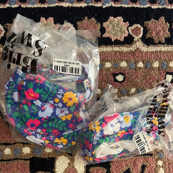 Bright swimwear Capri top and bottom (set) Flower Garden - Picture 9 of 9